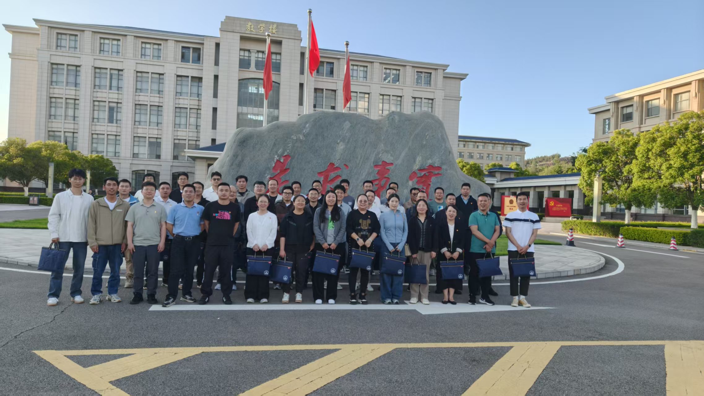 尊龙新版人生就是博动力举行2025年党员基本培训树模班